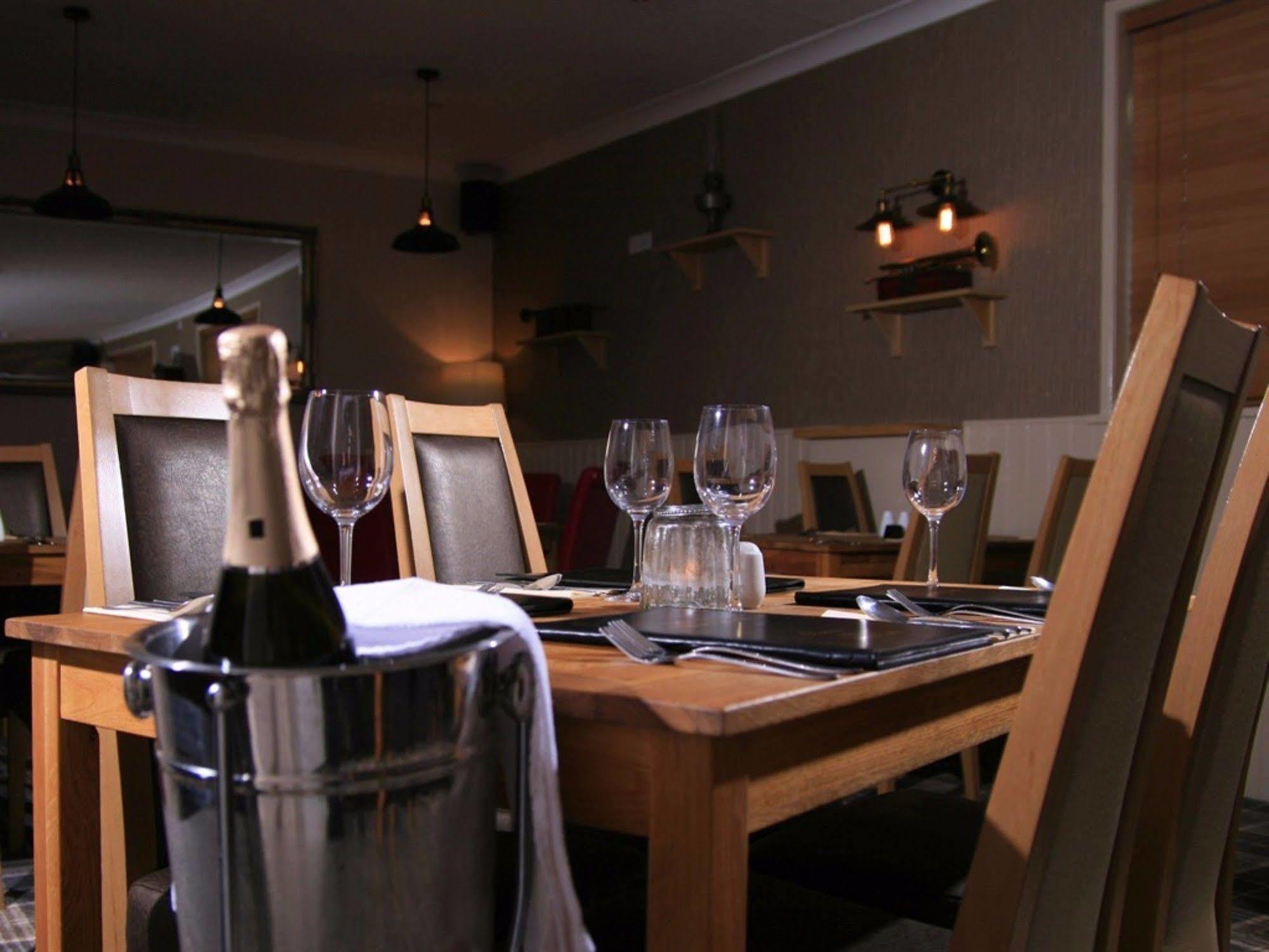לוקרבי The Townhead Hotel מראה חיצוני תמונה