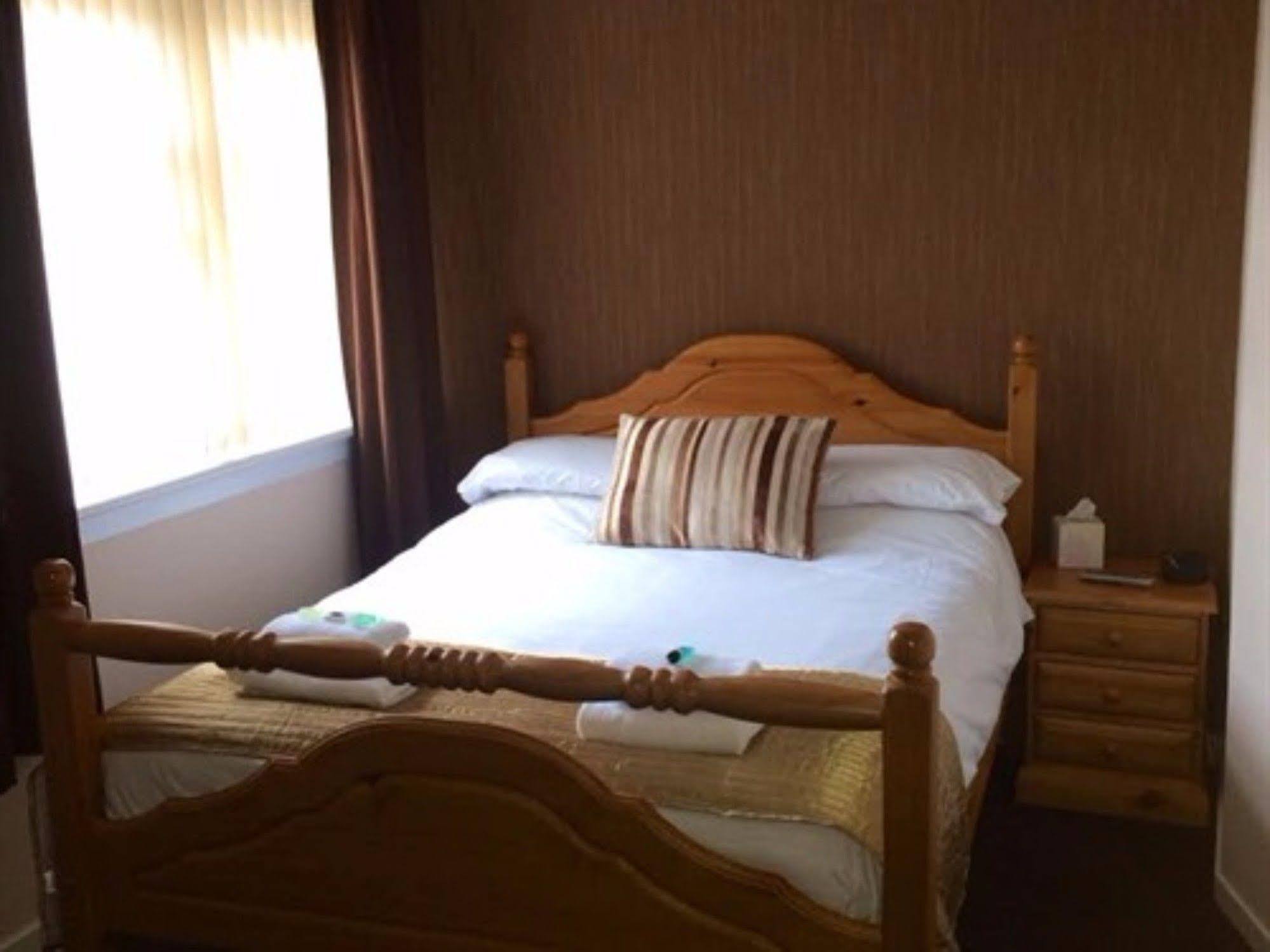 לוקרבי The Townhead Hotel מראה חיצוני תמונה